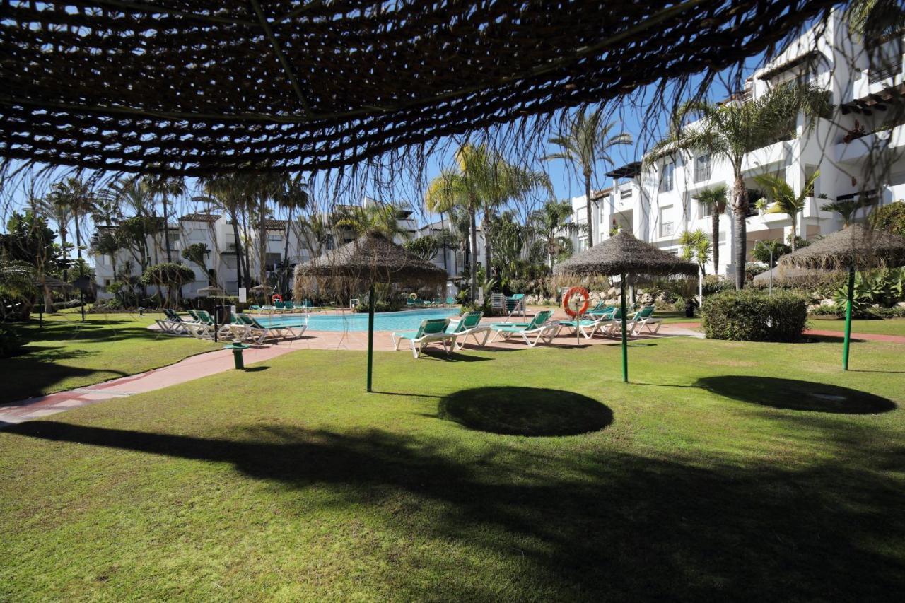 Exceptional Beachfront Complex With Pool In Costalita, 埃斯特波纳 外观 照片