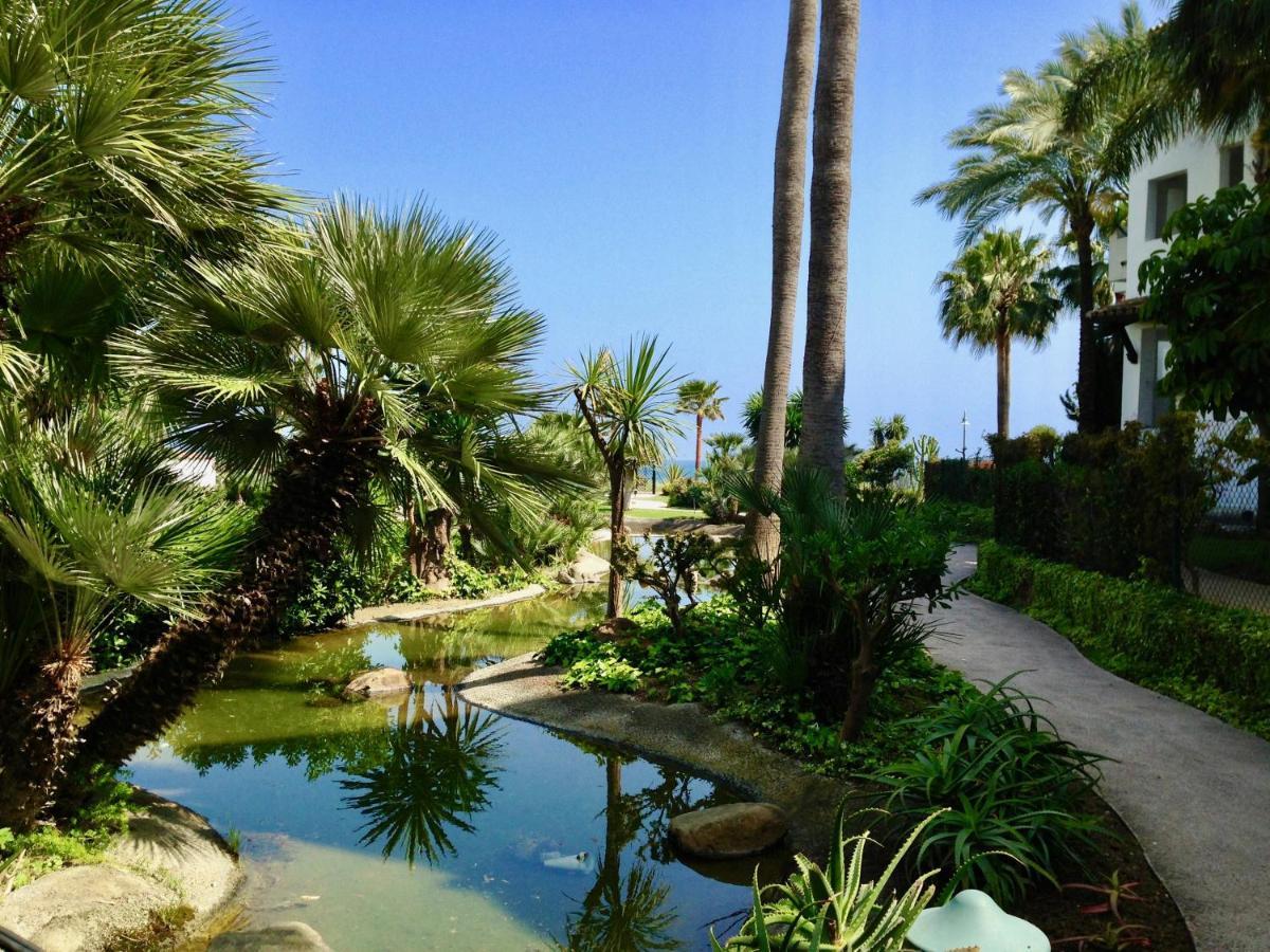 Exceptional Beachfront Complex With Pool In Costalita, 埃斯特波纳 外观 照片